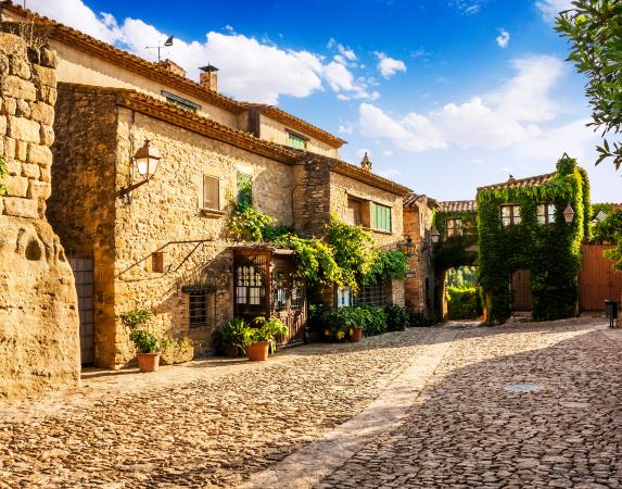 Medieval towns: Pals, Peratallada, Besalú...